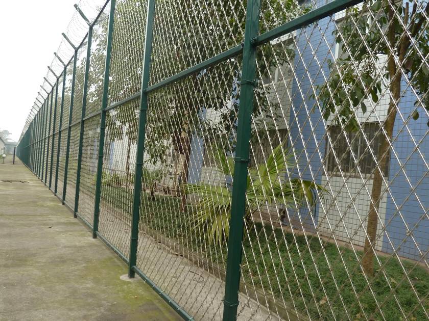 welded_razor_mesh_fence_residences